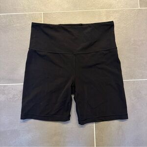 EUC - Athleta Elation 7” Short